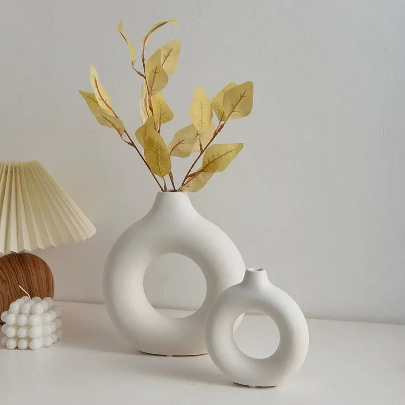 NovaBloom Donut Vase, Lightweight Plastic Flower Pot For Living Room Decor