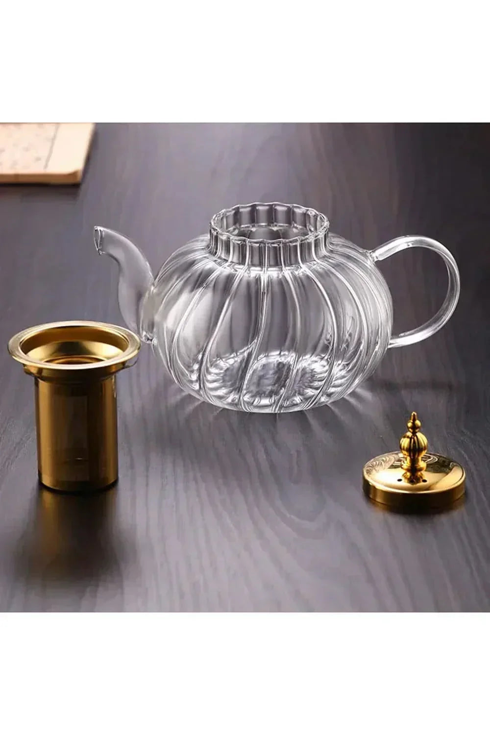 Elegantní průhledná skleněná konvice s infuzérem a víčkem pro přípravu čaje