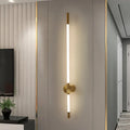 Luz de Parede Vertical LED LumaFlex com Acabamento Metálico e Iluminação Eficiente em Energia
