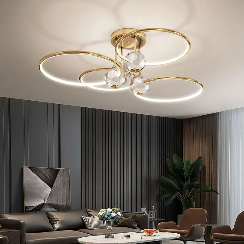LumaSphere Goldene Kugel-Kronleuchter mit Schmiedeeisen und Acryl