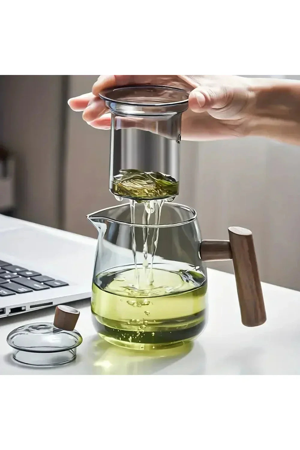 Clear Glass Teapot, Wooden Handle, For Easy Brewing And Pouring