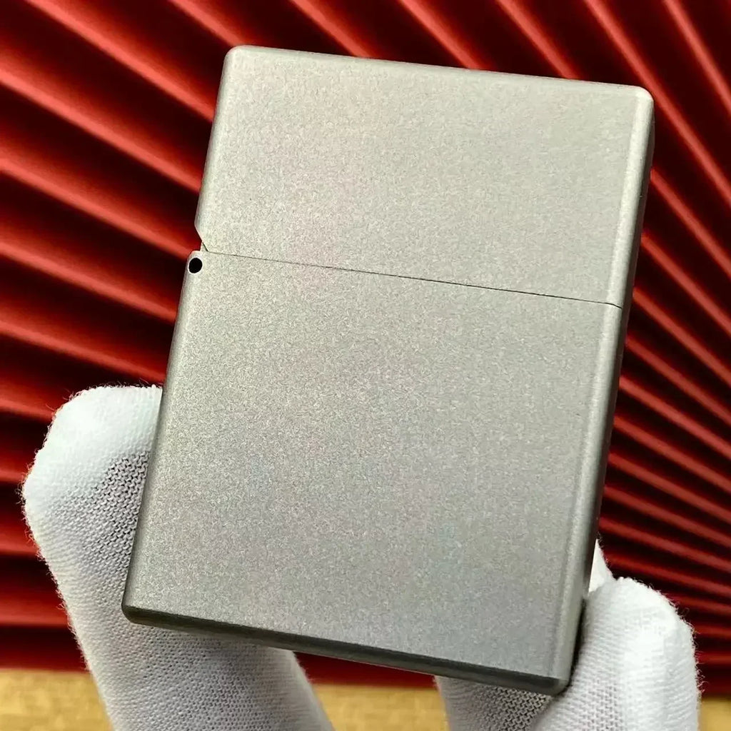 NovaForge titan-tändare, frostad yta, smal fyrkantig design redo för fickan
