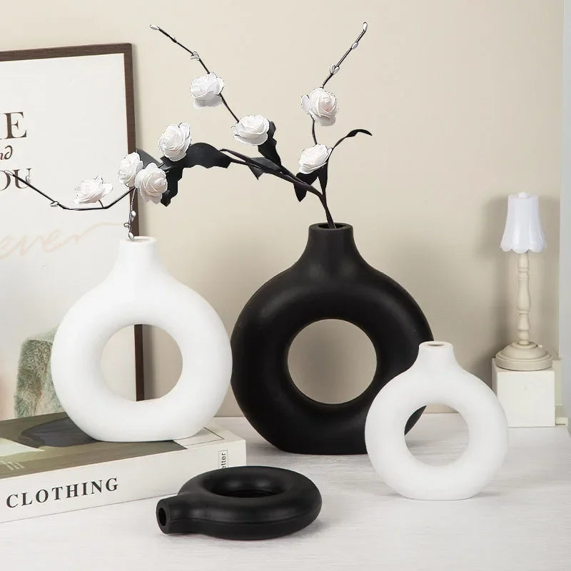 NovaBloom Donut Vase, Lightweight Plastic Flower Pot For Living Room Decor