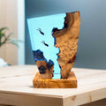 Stolní lampa AquaVoyage Ocean Resin s motivem dvou potápěčů a zářící jeskyně