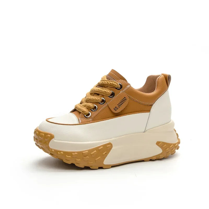 Skórzane sneakersy na koturnie z platformą o wysokości siedmiu centymetrów