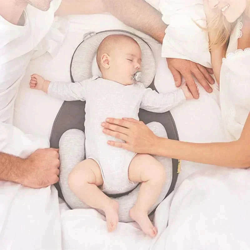 NovaNap Ergonomisches Baby-Kissen für sicheren Schlaf bei Säuglingen und Unterstützung der Kopfform