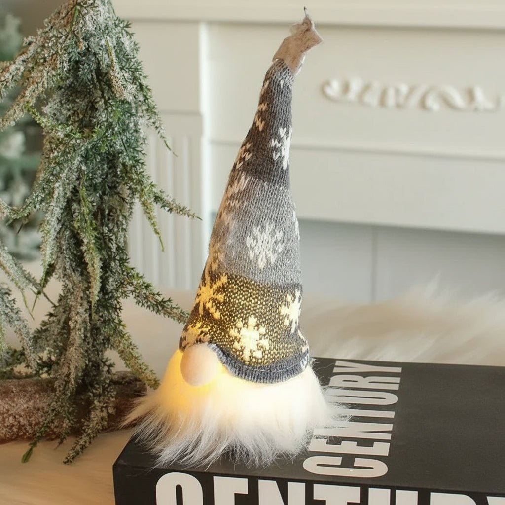 Gnomo Suave de Felpa LumaGnome con Iluminación LED Suave para Decoración Acogedora de Invierno