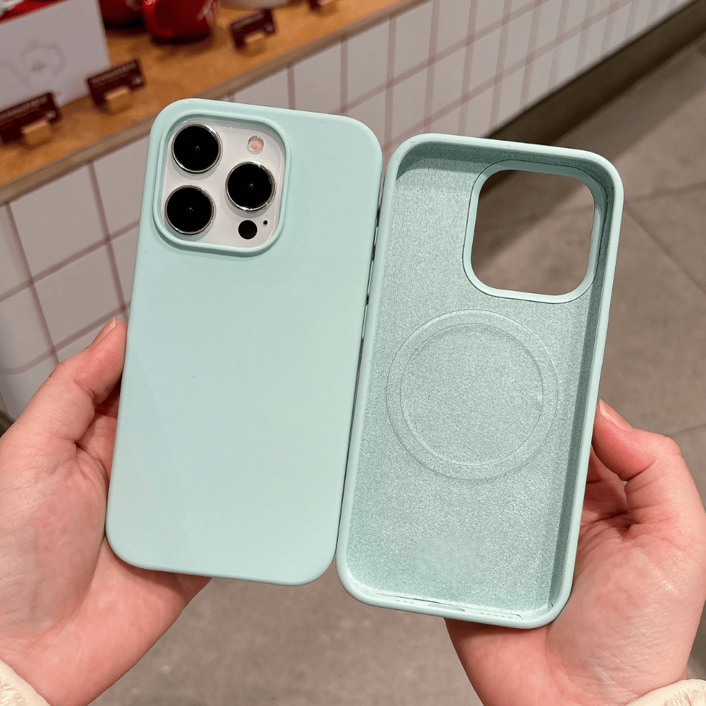 Coque NovaLock en silicone liquide magnétique souple pour iPhone 17