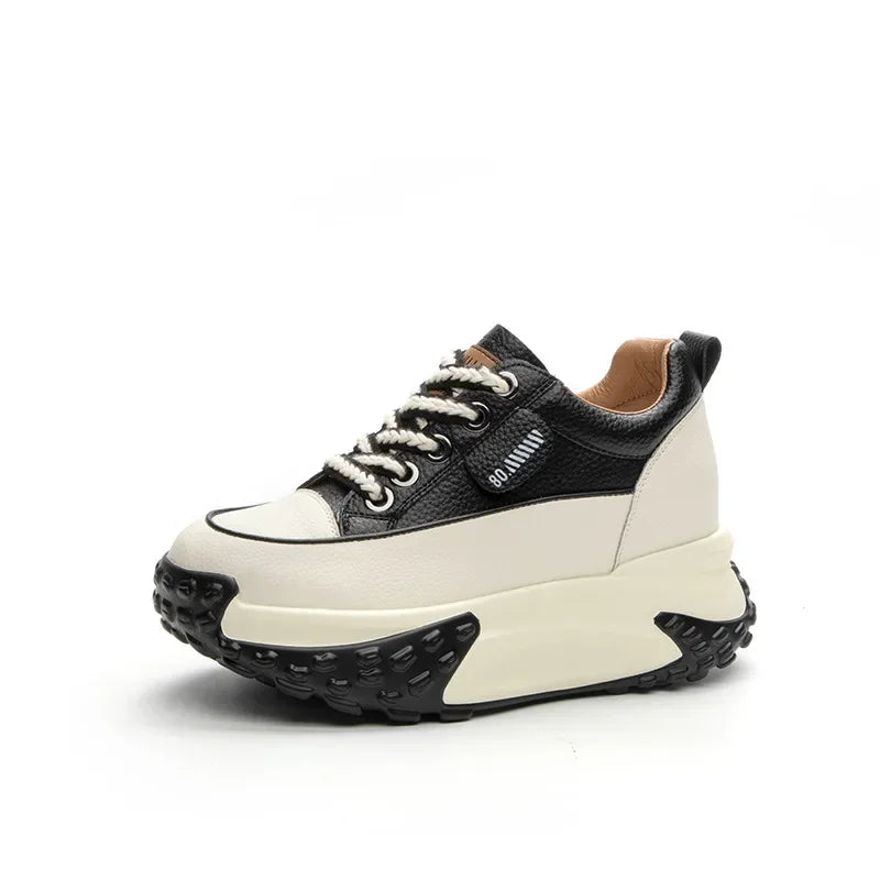 Skórzane sneakersy na koturnie z platformą o wysokości siedmiu centymetrów