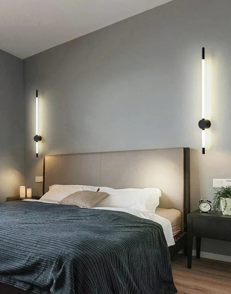 Luz de Parede Vertical LED LumaFlex com Acabamento Metálico e Iluminação Eficiente em Energia