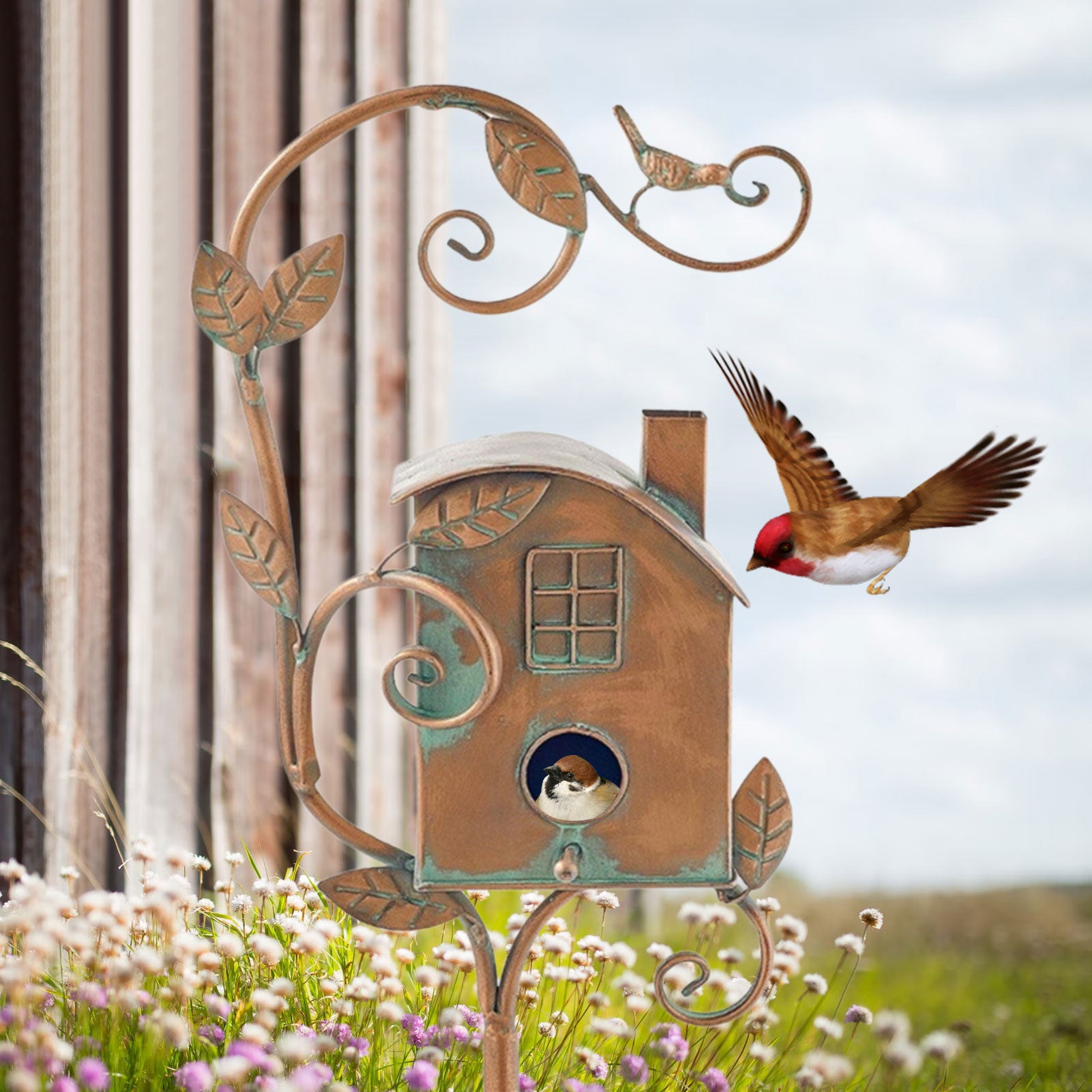 FeatherNest tuinsteker vogelhuisje met metalen kunstaccent voor buitengebruik