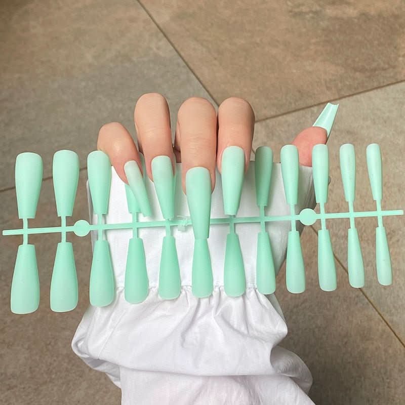 Set de 24 de unghii false mate NovaNail pentru un look elegant fără efort, pentru mireasă