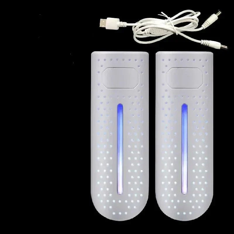 携帯用UVシューズドライヤー＆サニタイザーで、数分で靴を新鮮で乾燥した状態に保ちます。