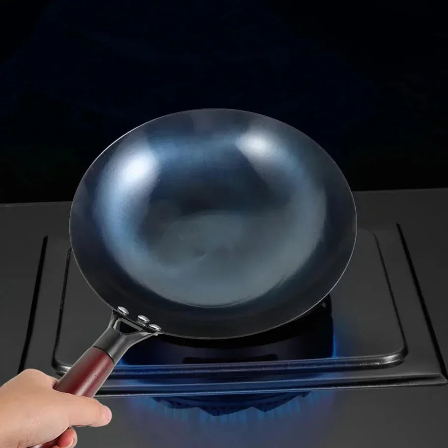 ForgeMaster Classic Wok i gjutjärn med trähandtag