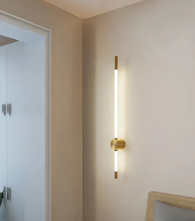 Luz de Parede Vertical LED LumaFlex com Acabamento Metálico e Iluminação Eficiente em Energia