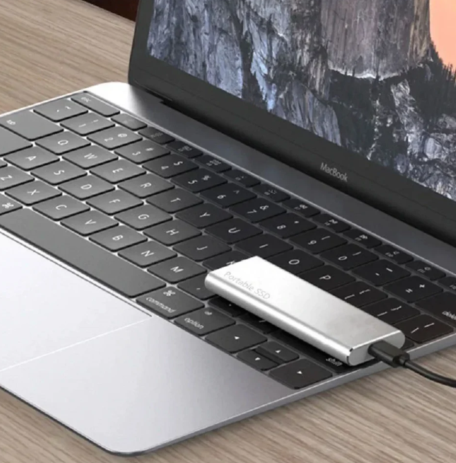 PC ve Mac için 4TB USB-C Harici Taşınabilir Depolama Ünitesi