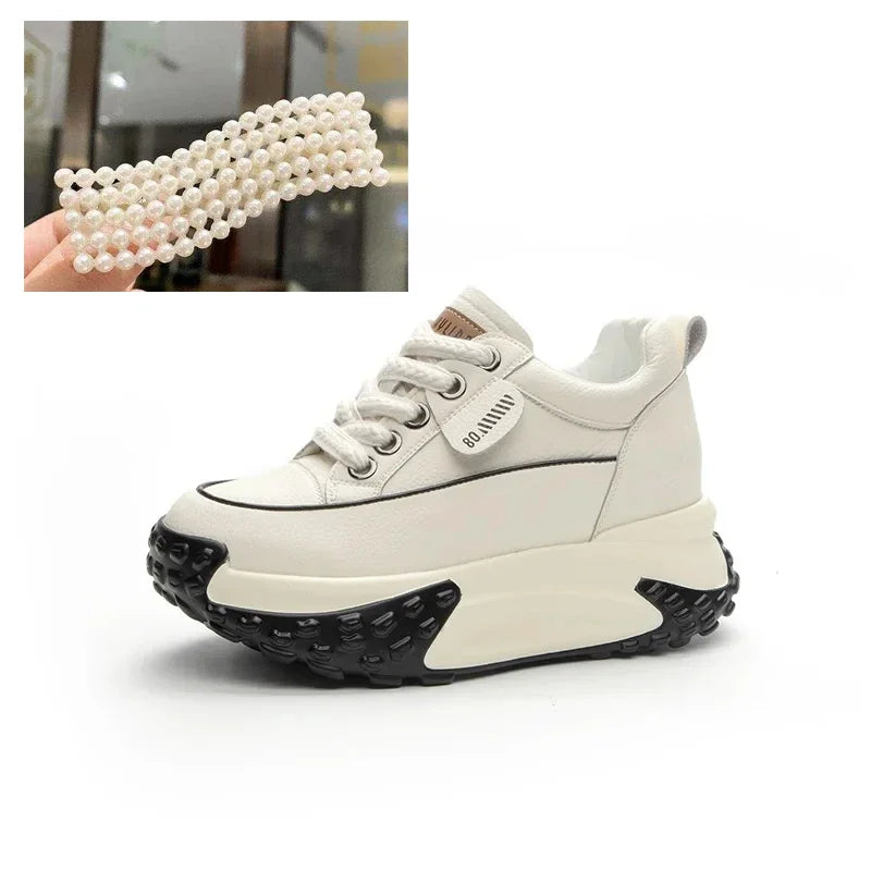Skórzane sneakersy na koturnie z platformą o wysokości siedmiu centymetrów