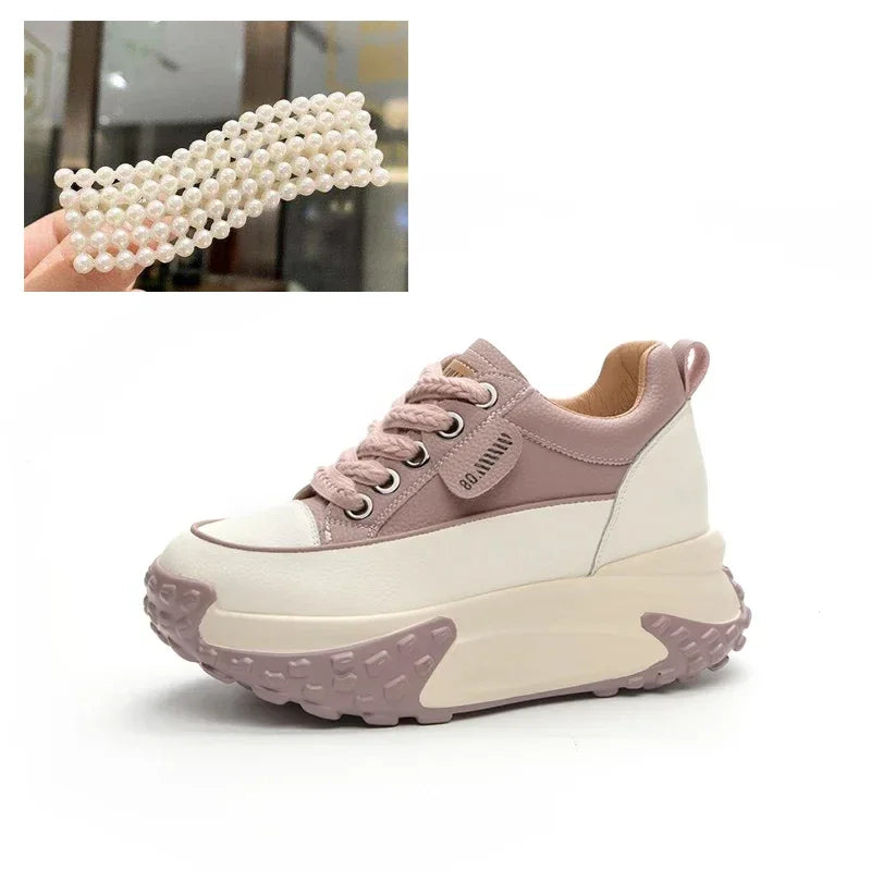 Skórzane sneakersy na koturnie z platformą o wysokości siedmiu centymetrów