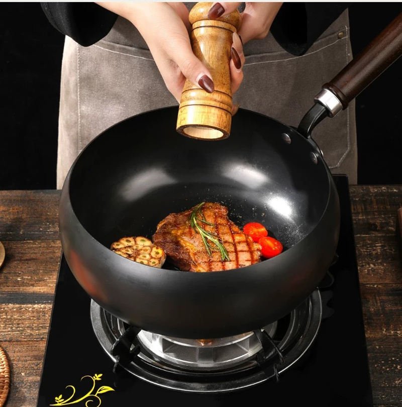 Cast Forge slitesterk støpejernspanne med lokk for allsidig matlaging