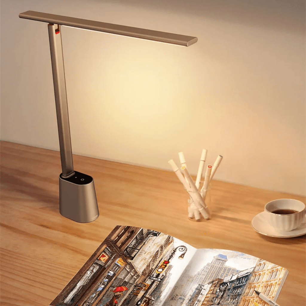 LumaFold dobíjecí LED lampa s skládacím rámem a stmíváním pro použití doma i v kanceláři