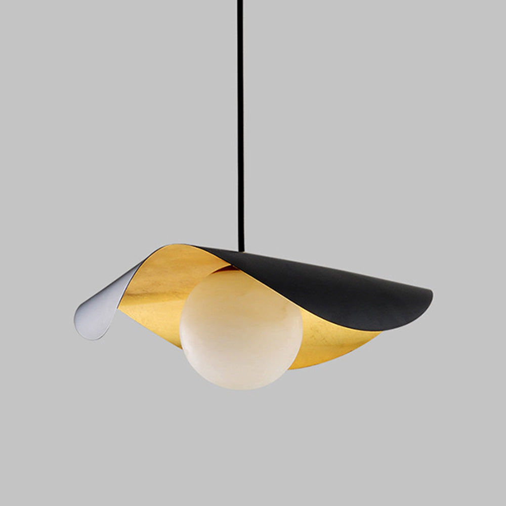 Španělská mramorová závěsná lampa v moderním kovovém designu