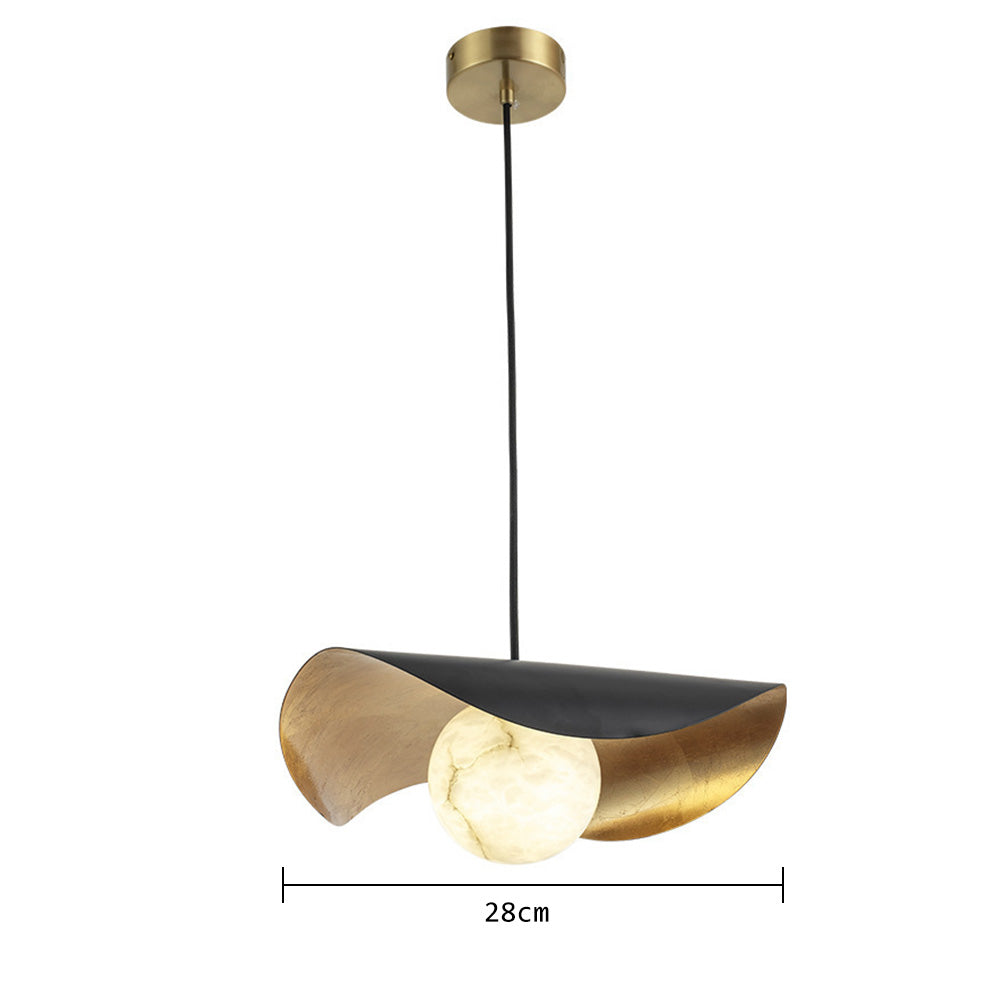 Španělská mramorová závěsná lampa v moderním kovovém designu