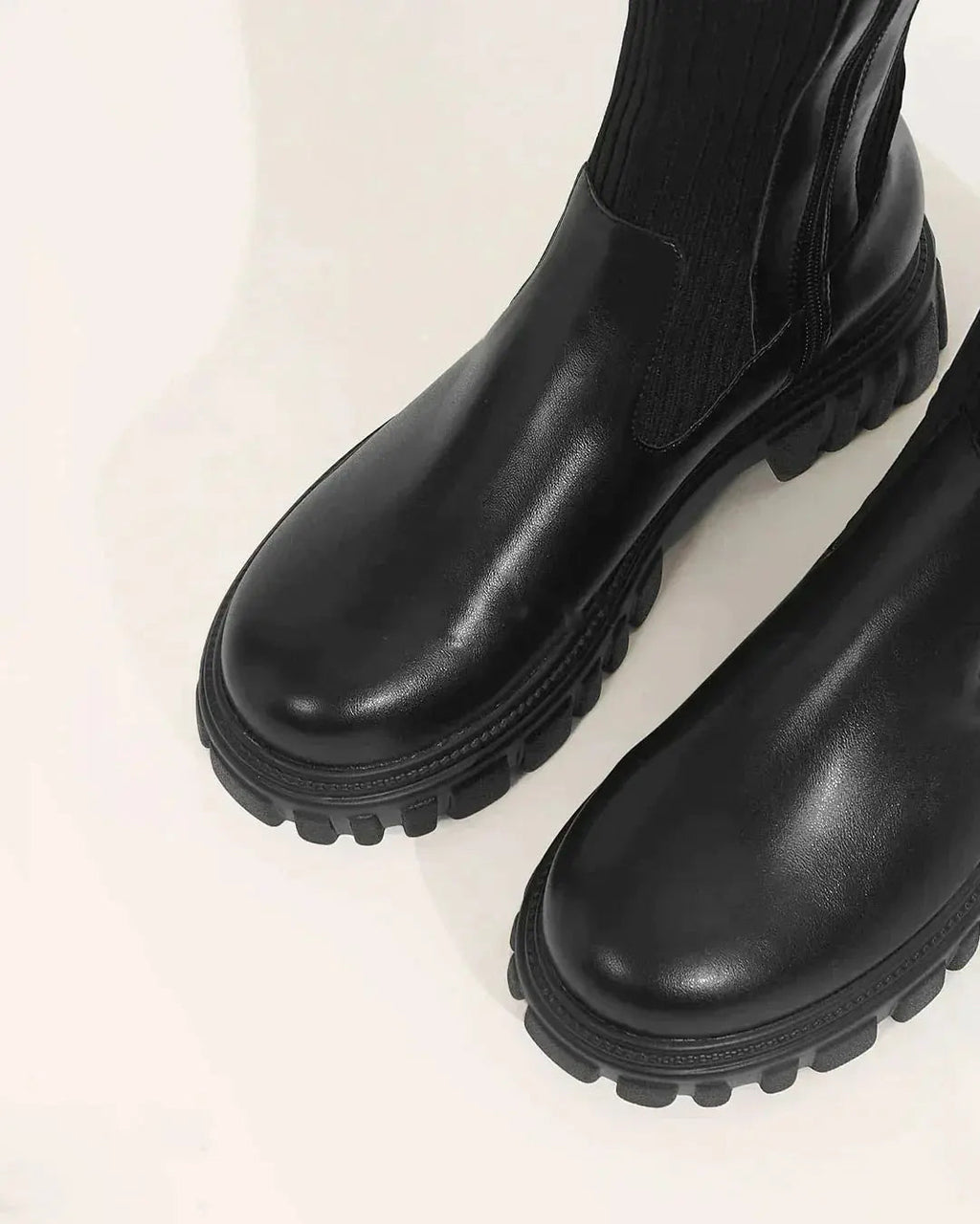 Stivali al ginocchio in maglia elasticizzata con texture a coste per uno stile tutto il giorno