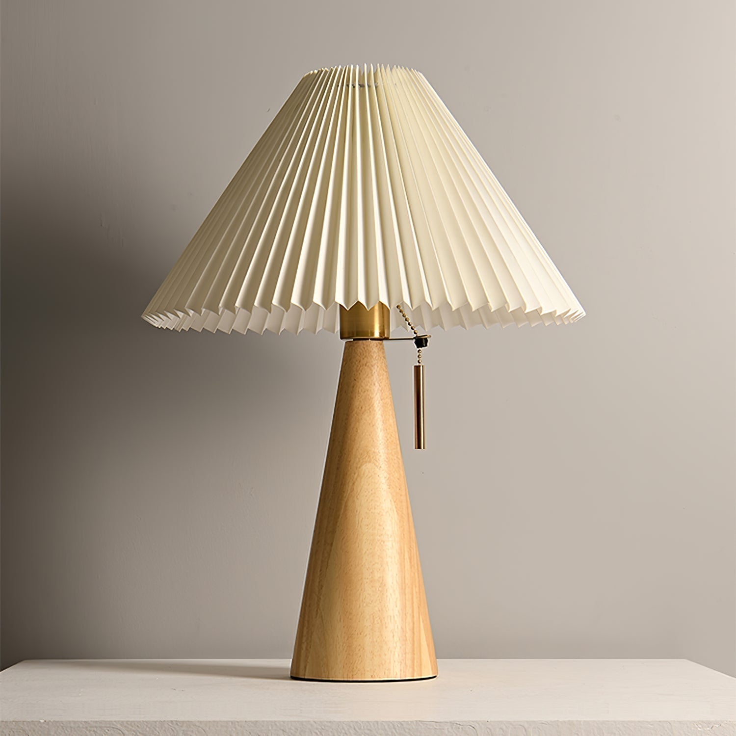 Aurelia Beige Træ- og Metallampe med Linned Plisseret Skærm