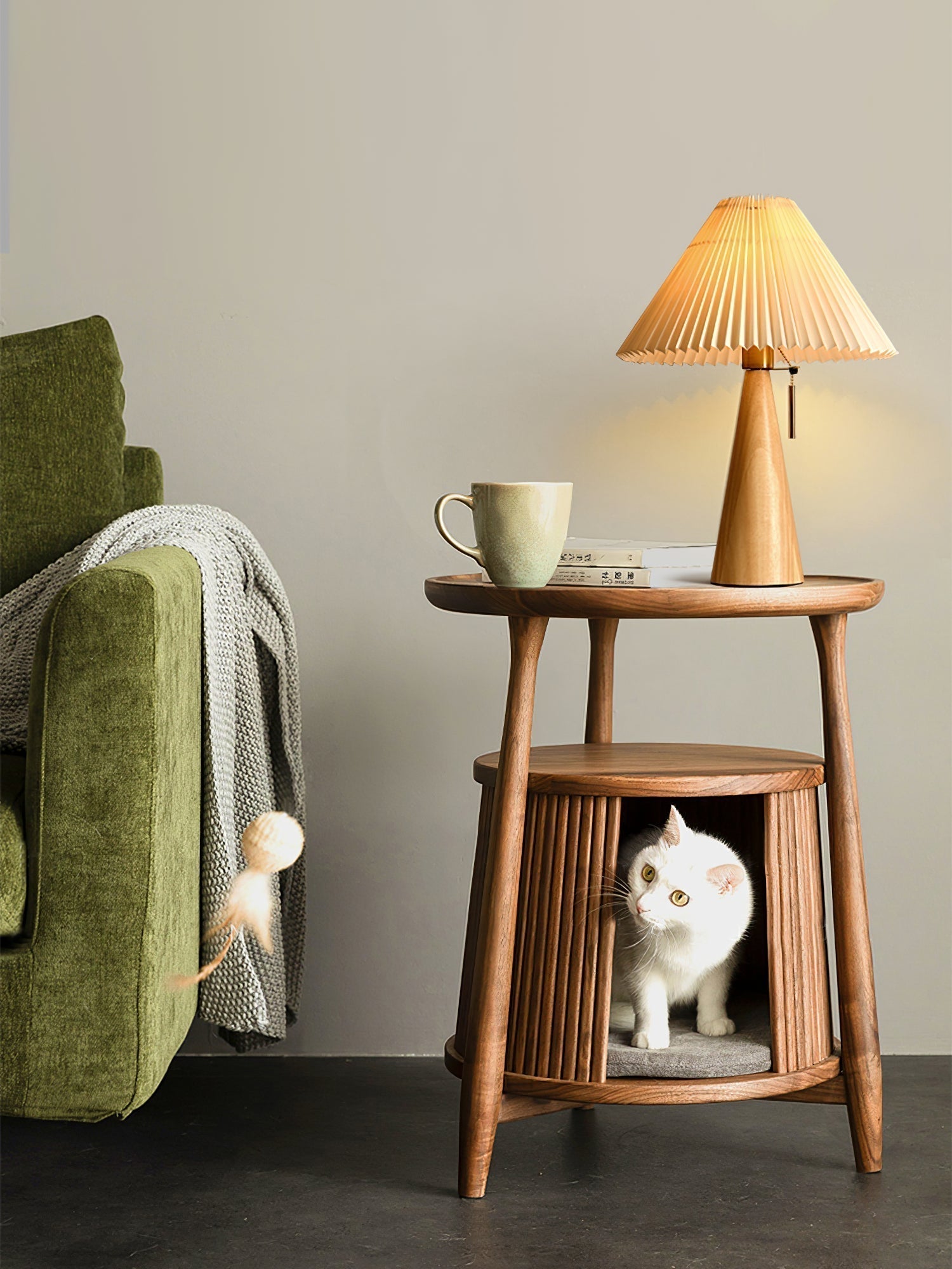 Aurelia Beige Træ- og Metallampe med Linned Plisseret Skærm