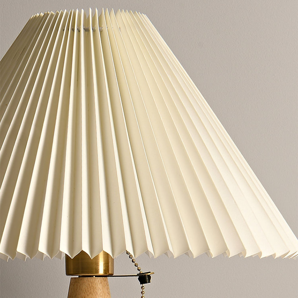 Aurelia Beige Træ- og Metallampe med Linned Plisseret Skærm