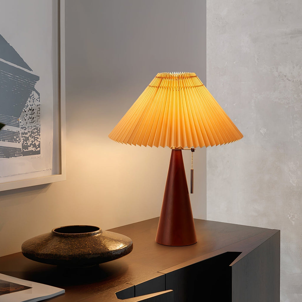 Aurelia Beige Træ- og Metallampe med Linned Plisseret Skærm