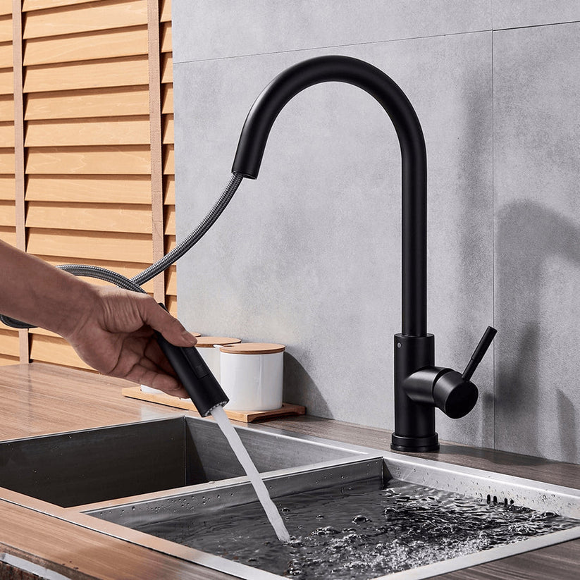 Rubinetto da cucina TouchTech con sensore senza contatto e bocca estraibile, finitura ottone