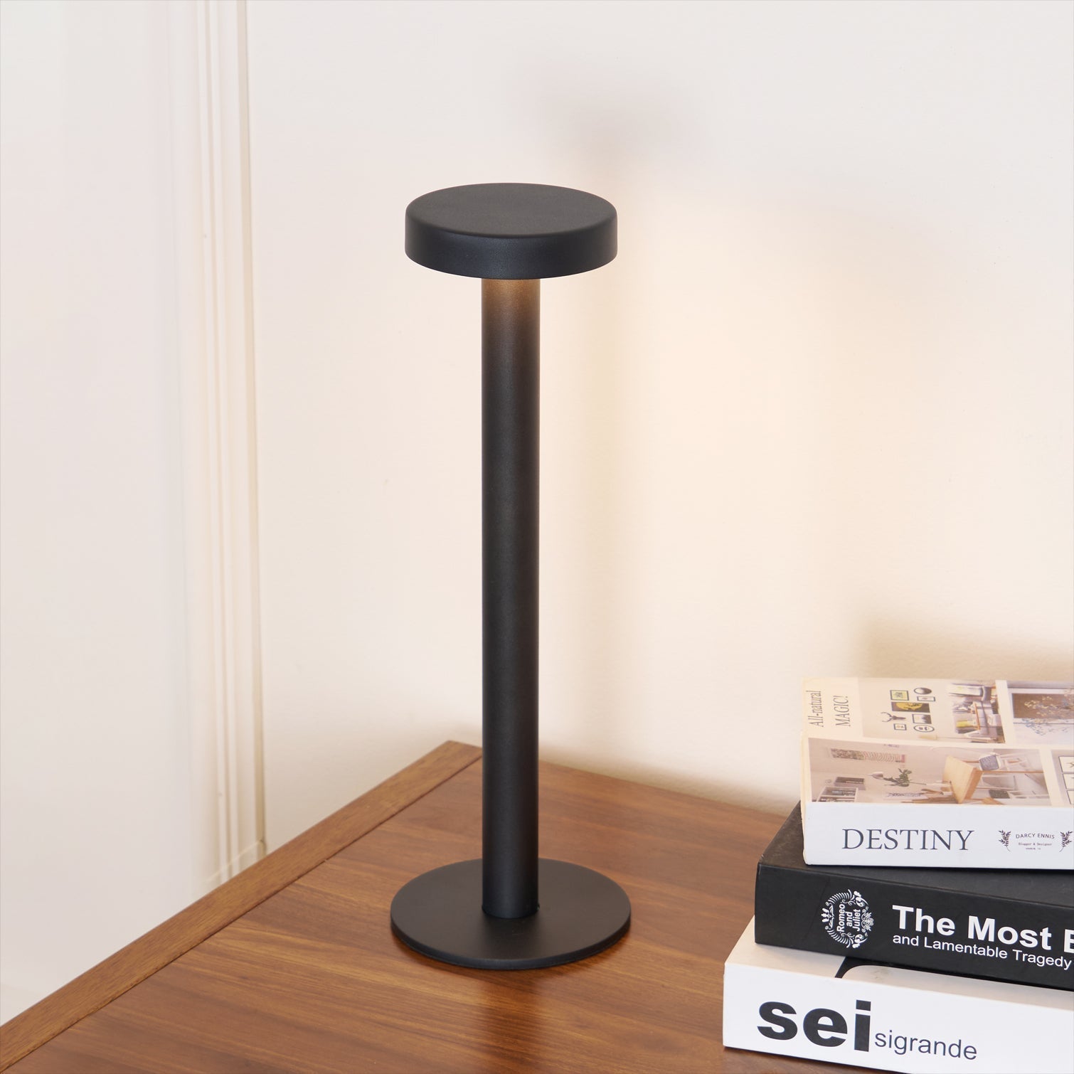 Lámpara de Mesa LED Recargable LumaGlow con Base Magnética y Regulador Táctil