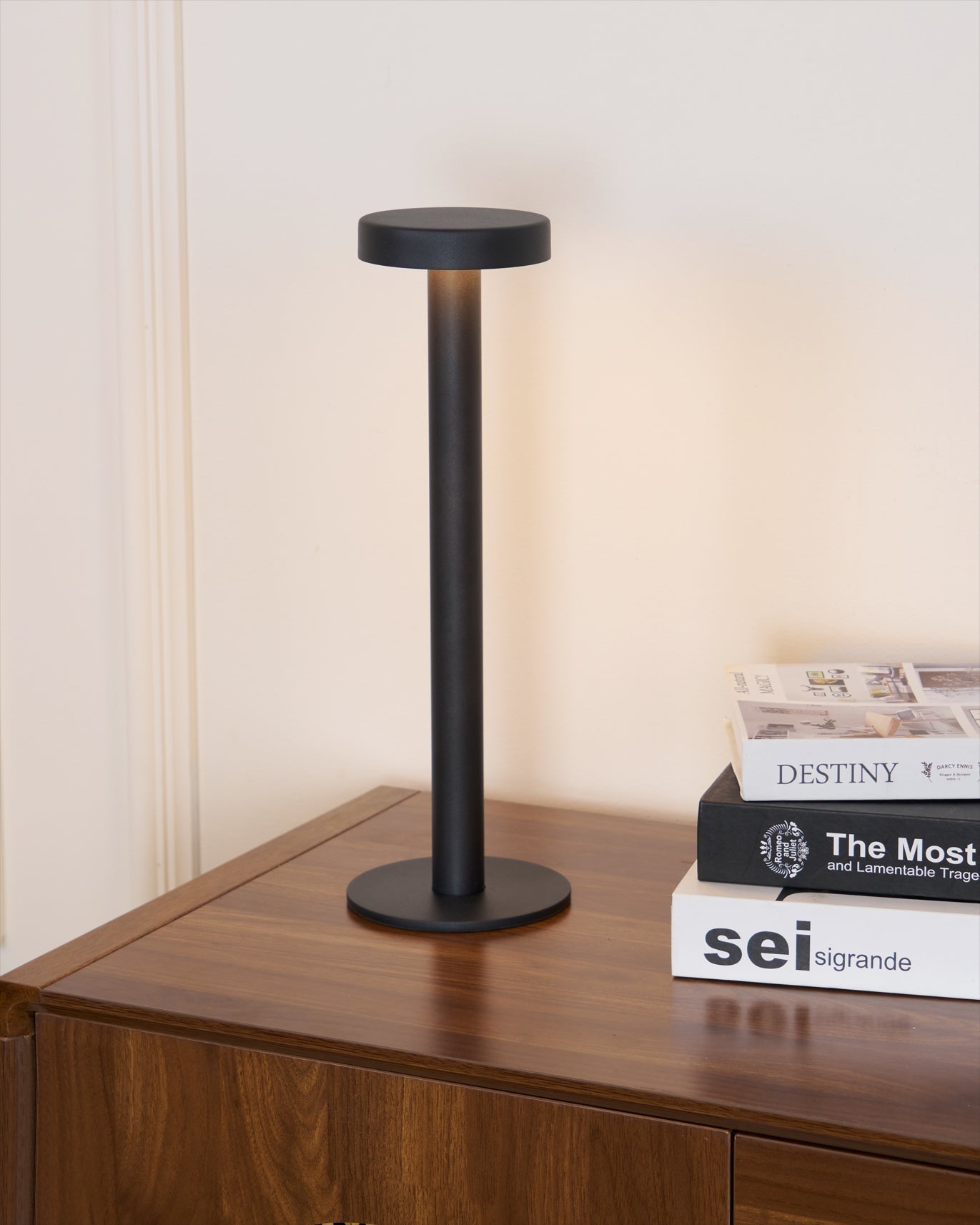 Lámpara de Mesa LED Recargable LumaGlow con Base Magnética y Regulador Táctil