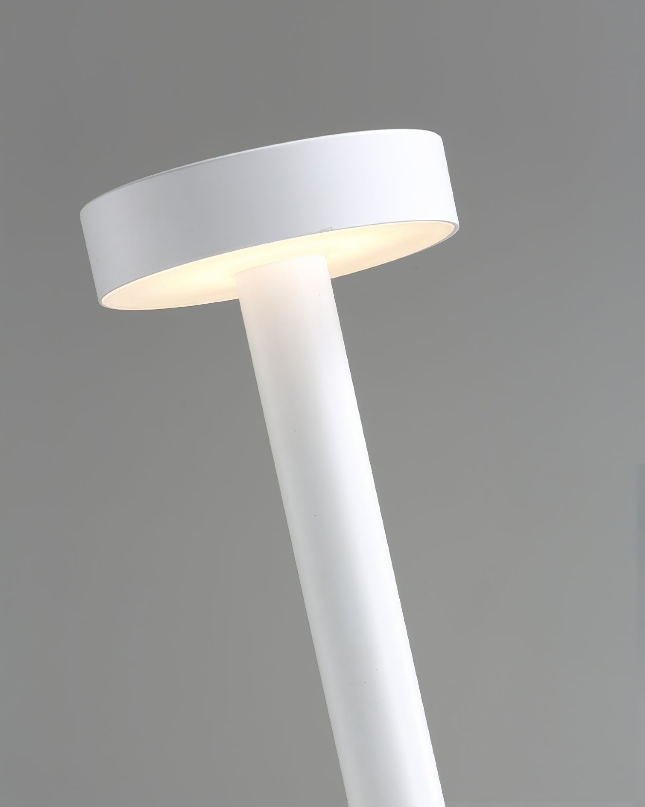 Lámpara de Mesa LED Recargable LumaGlow con Base Magnética y Regulador Táctil