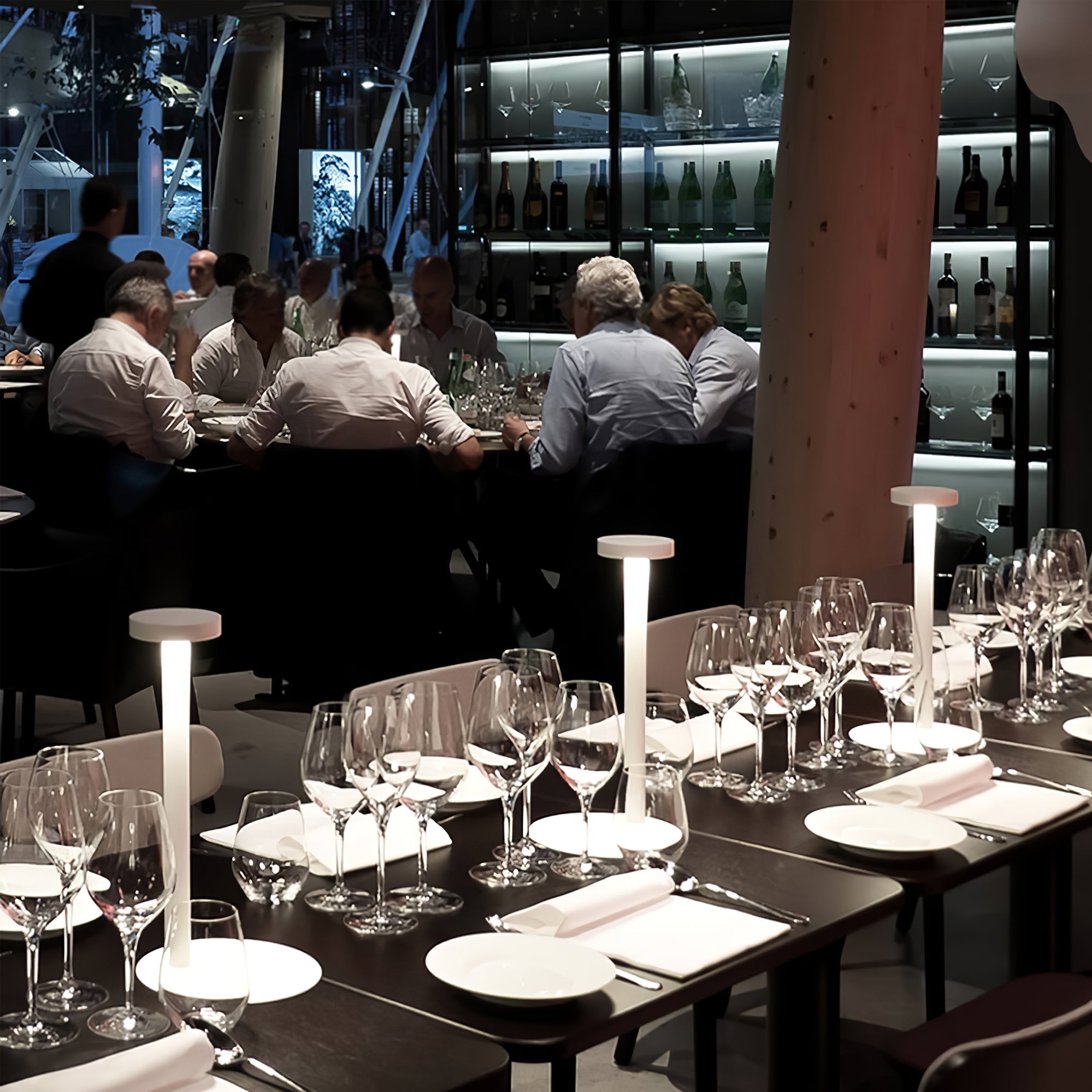 Lámpara de Mesa LED Recargable LumaGlow con Base Magnética y Regulador Táctil