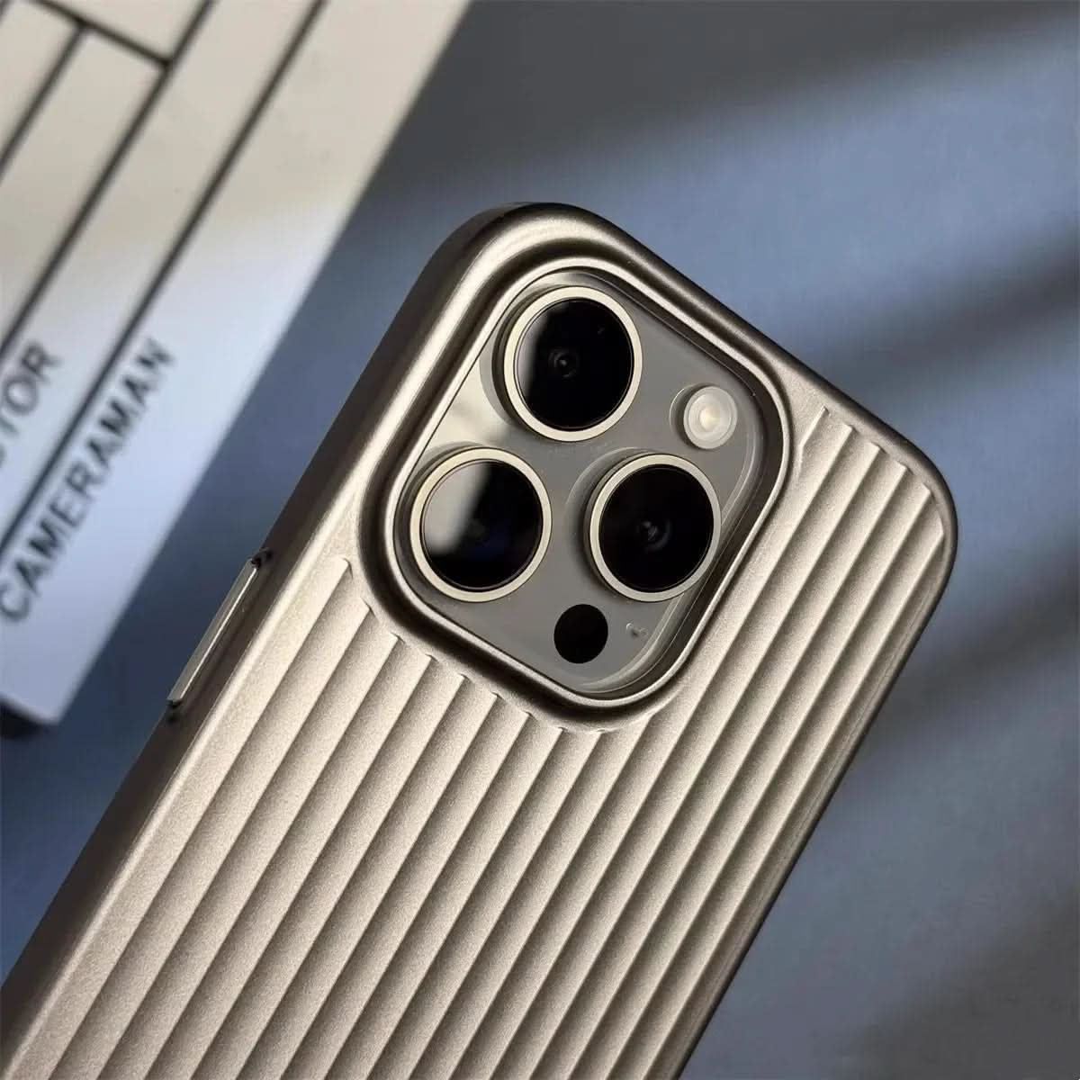 Ultratunn stöttålig iPhone-fodral för vardagligt skydd