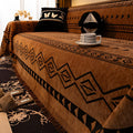 Housse de canapé Tribella en chenille avec motif géométrique tribal