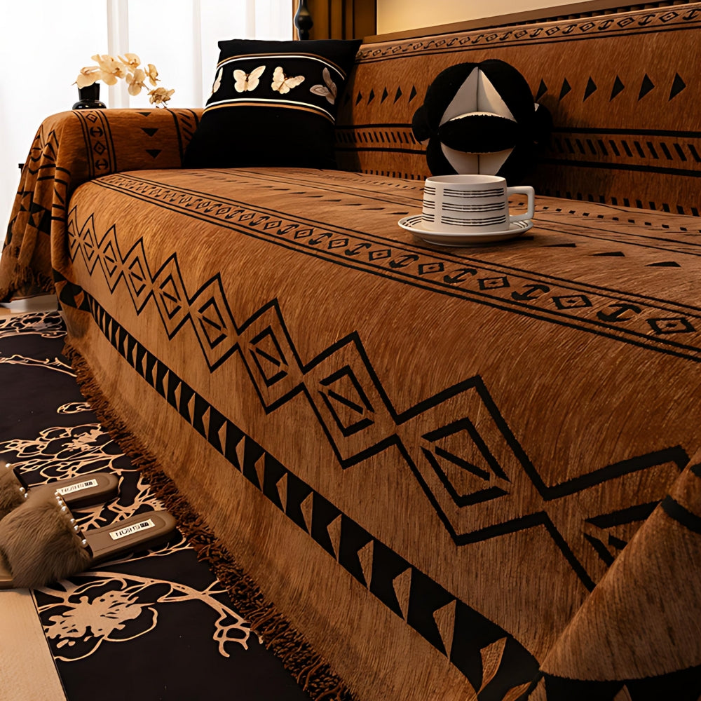 Housse de canapé Tribella en chenille avec motif géométrique tribal