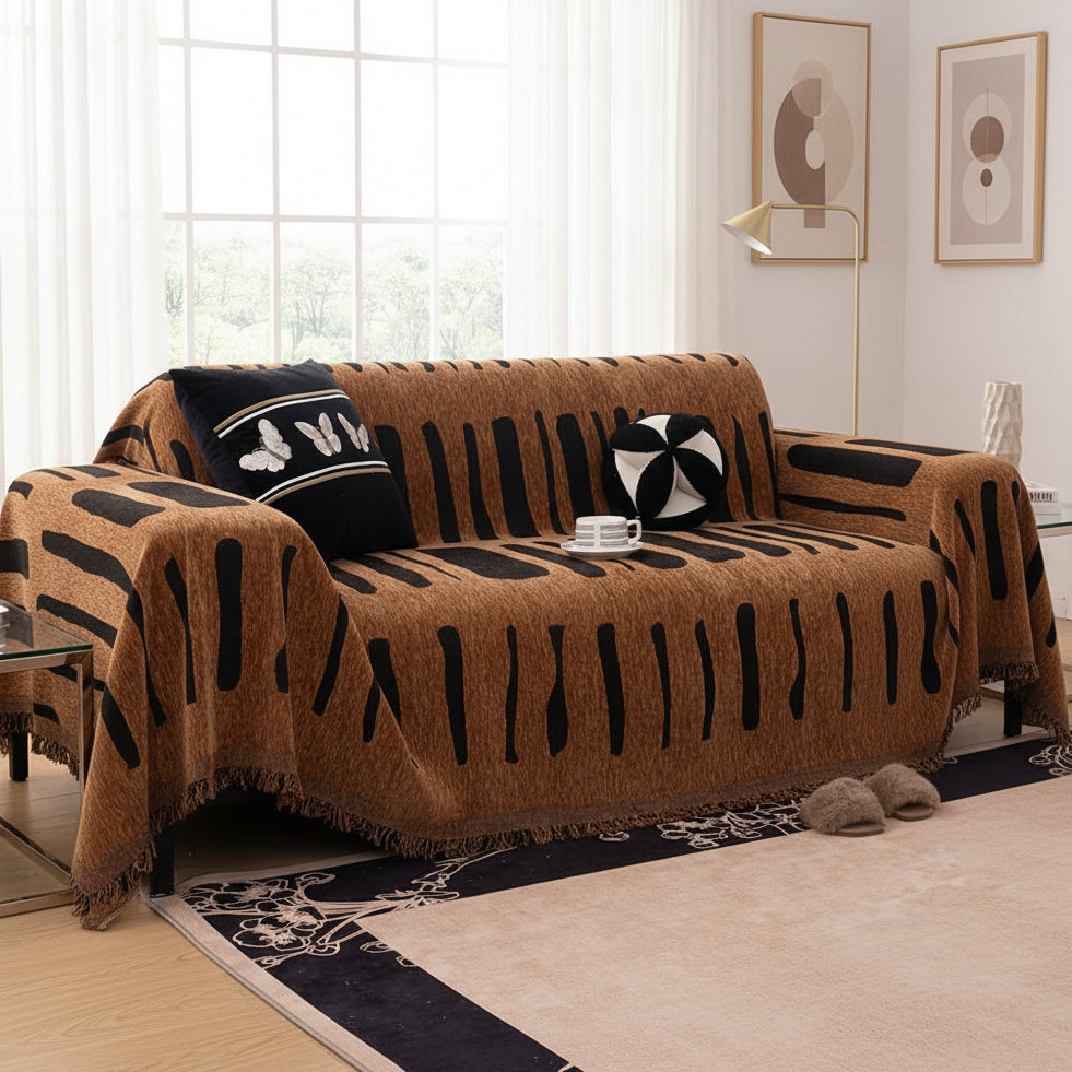 Housse de canapé Tribella en chenille avec motif géométrique tribal
