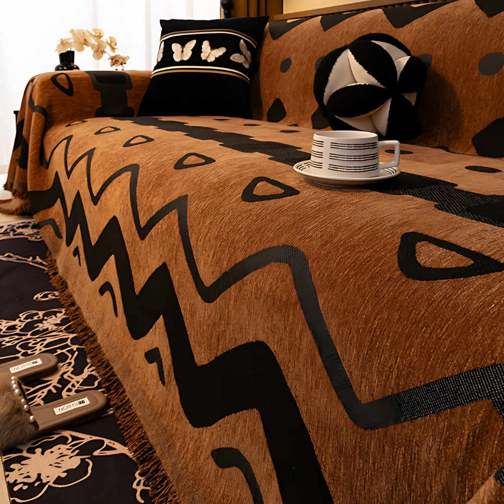 Housse de canapé Tribella en chenille avec motif géométrique tribal