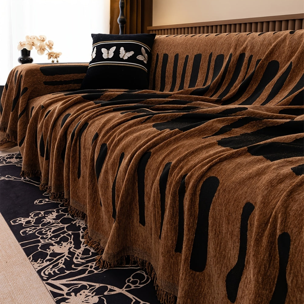Housse de canapé Tribella en chenille avec motif géométrique tribal