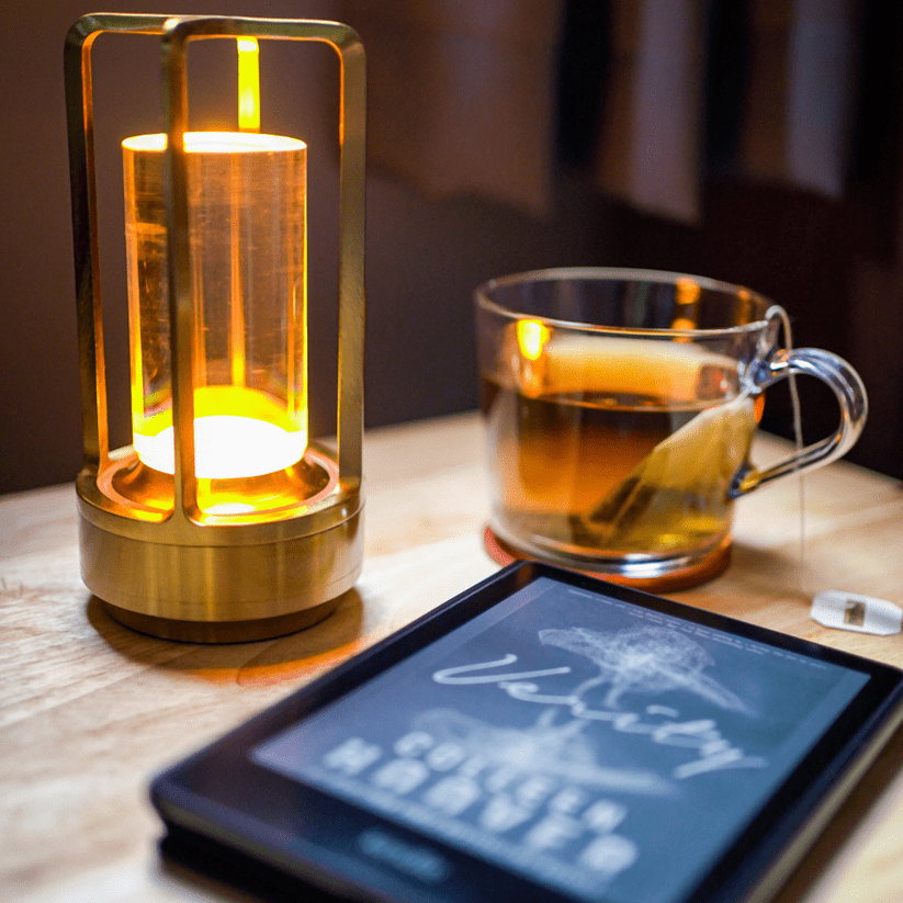Aurora Kristalllaterne mit Glasdiffusor und sonniger LED