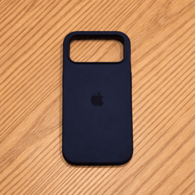 Siliglow MagSafe silikonecover med raffineret udseende og blød finish til iPhone