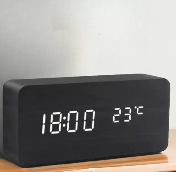 Reloj LED TimberLume con control por aplausos y voz para cualquier espacio
