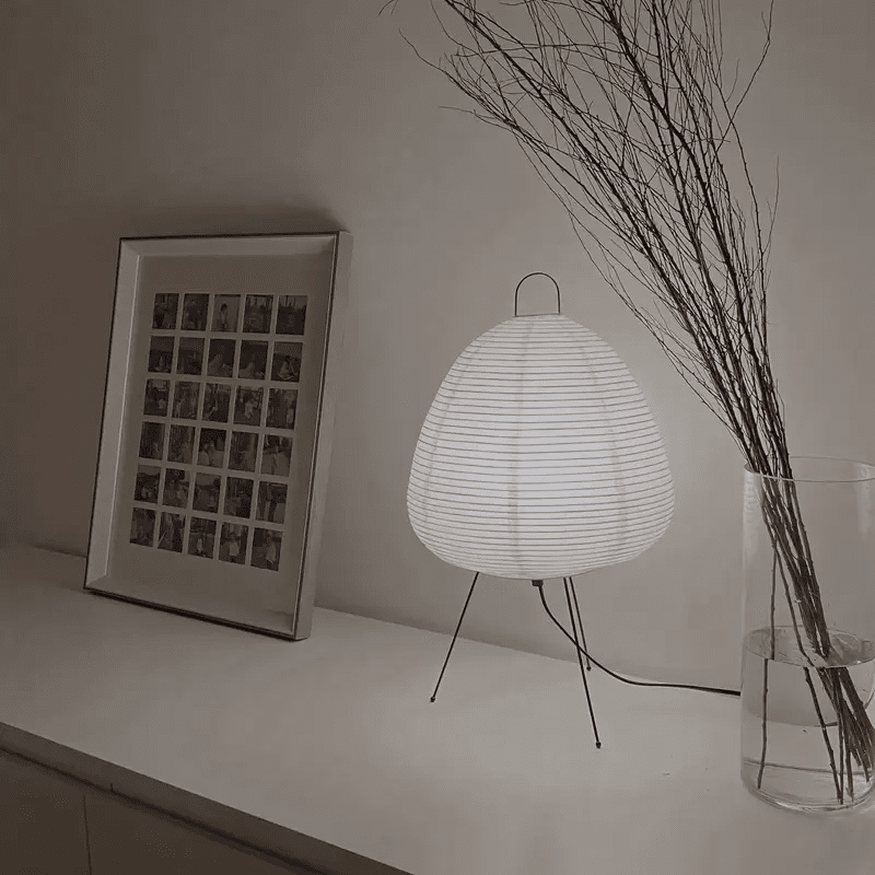 Lampe trépied Luma avec abat-jour en papier de riz fait main pour lumière douce