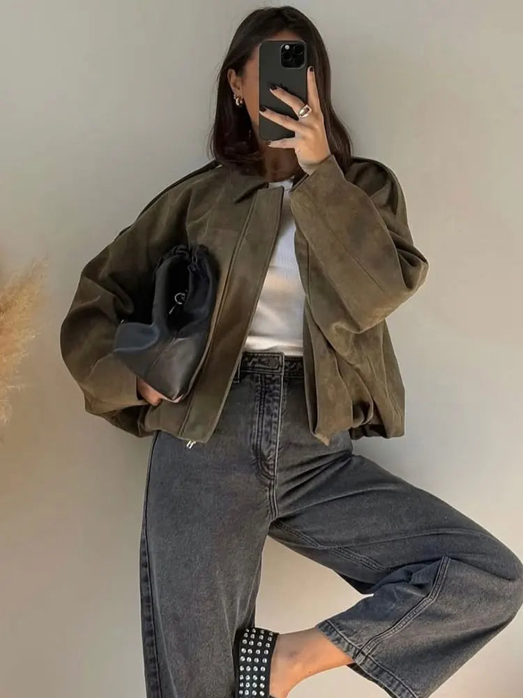 Blouson aviateur vintage oversize en daim marron et vert olive pour femme | Atiets