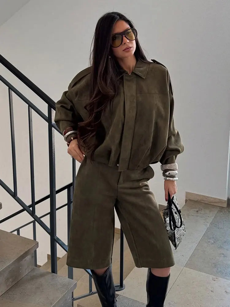 Blouson aviateur vintage oversize en daim marron et vert olive pour femme | Atiets
