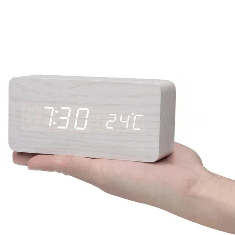 ساعة منبه خشبية Echowood بشاشة LED وسطوع قابل للتعديل وتحكم صوتي