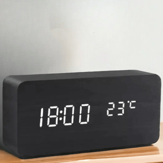 ساعة منبه خشبية Echowood بشاشة LED وسطوع قابل للتعديل وتحكم صوتي